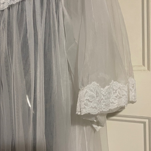 Elegant White Lace Trim Nightgown new with tags - Picture 3 of 5